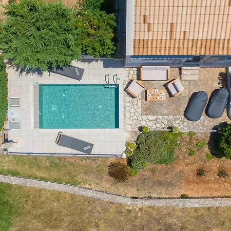 Blue Horizon Villa Tzamarelata